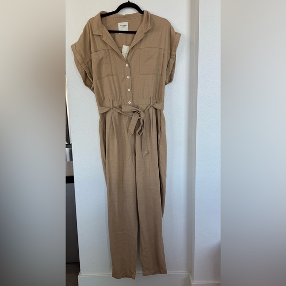 Abercrombie & Fitch Tan Short-Sleeve Jumpsuit - Picture 2 of 7